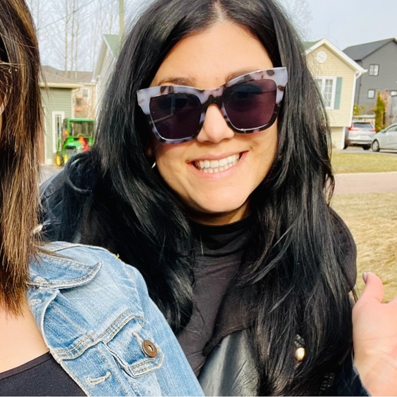 Meet your Posher, Leigh-ann - Picture 1 of 1